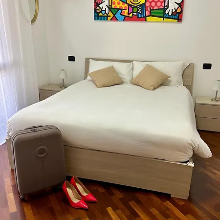 Domus Leonardo Apartment *