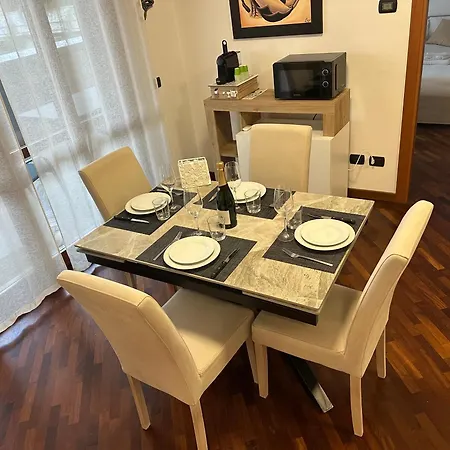 Domus Leonardo Apartamento *