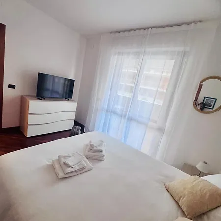 Domus Leonardo Apartamento *