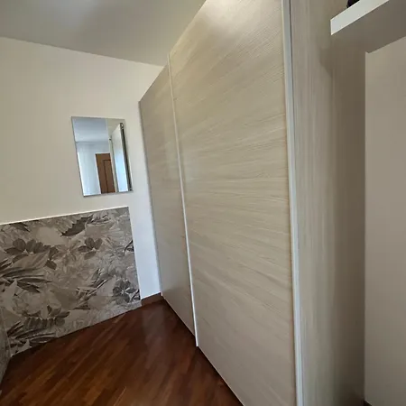 Domus Leonardo Apartment