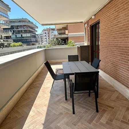 Domus Leonardo Apartment